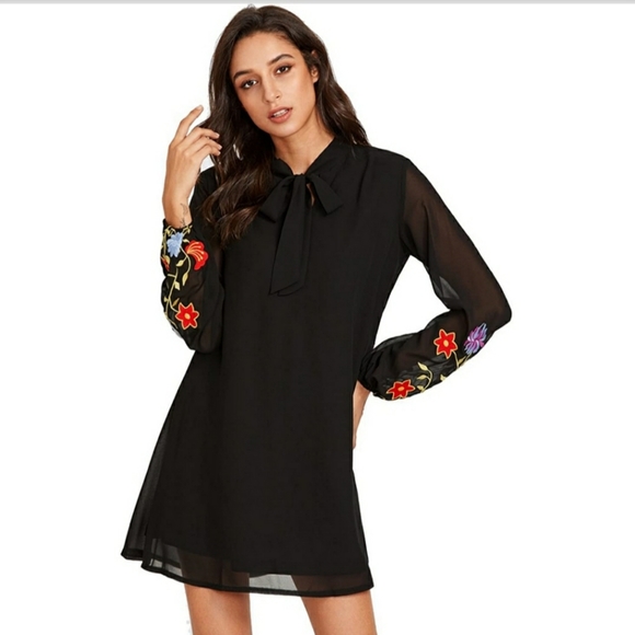 MILUMIA FLOWER EMBROIDERED MINI DRESS - Picture 2 of 7